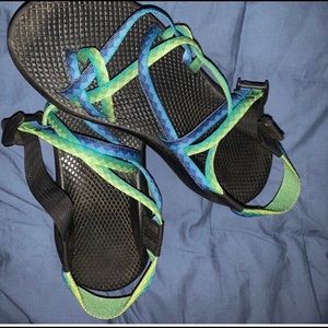 CHACO BLUE/GREEN SANDAL SIZE 8.5